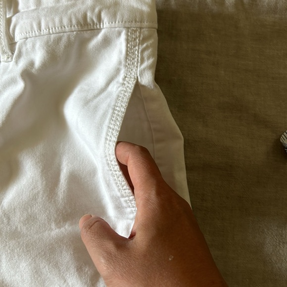 Vince High Rise Khaki Short. Size 4 - Picture 8 of 13